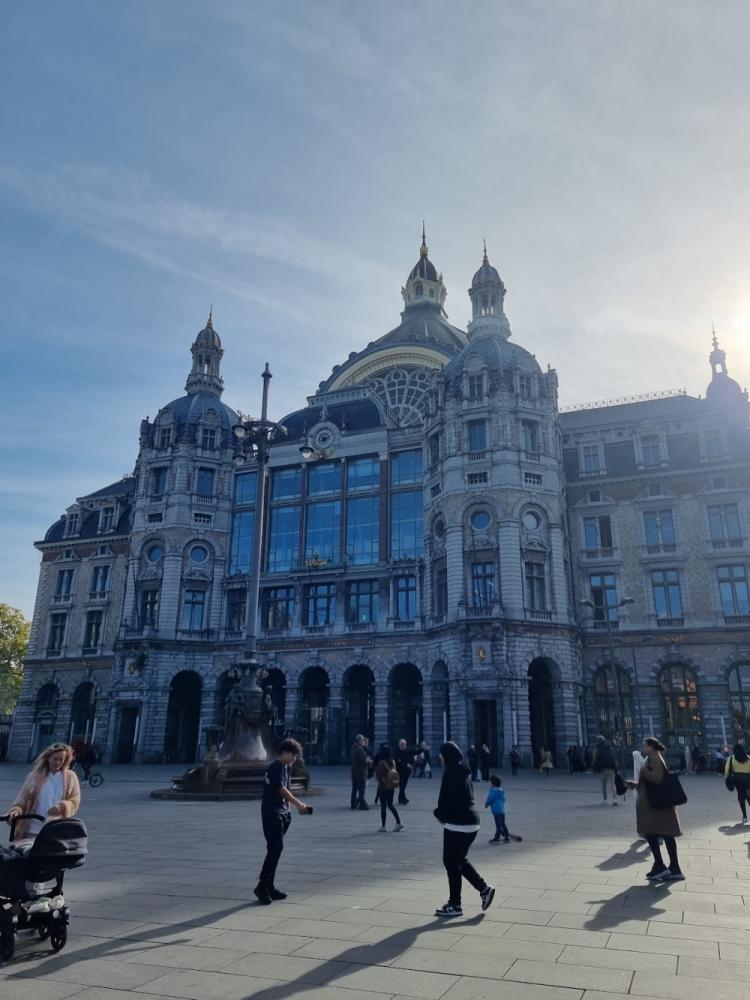 c6ede265-527c-4203-8219-a64a82b46100