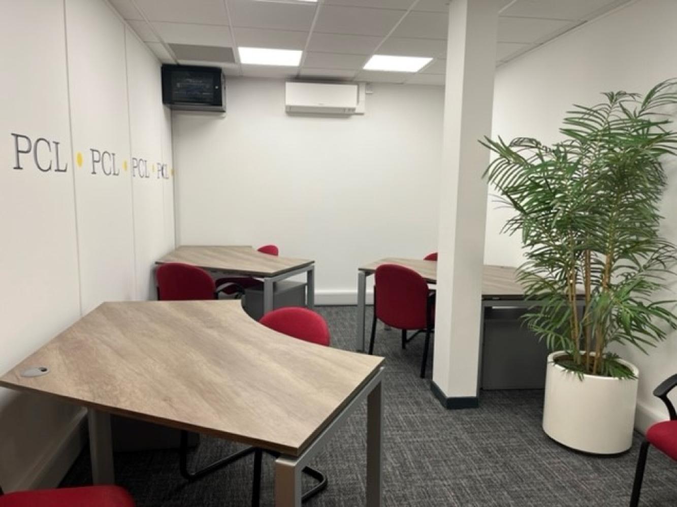 e5bbe03b-d0f0-44ea-b1af-4d8f06f256b7_hotdesks2