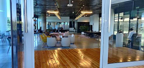 Hot Desk workspace image