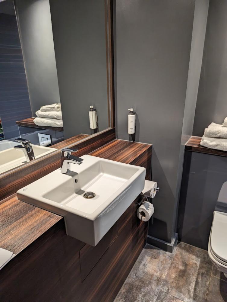 3ca76cb9-6887-46b5-9a04-43b1302fc8a1