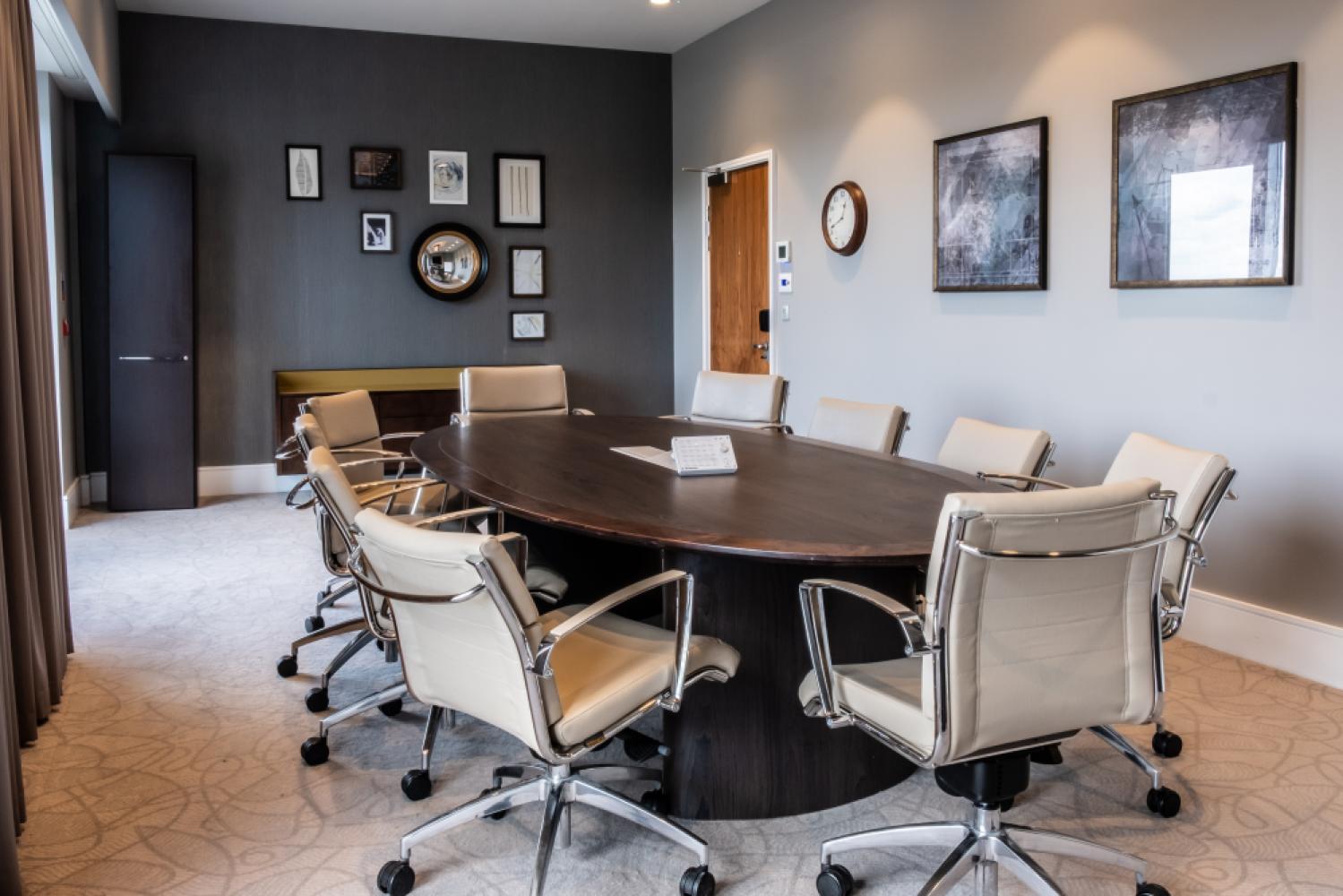 24471d01-e30c-44a4-8300-20b9a0ea9a79_boardroom(2)