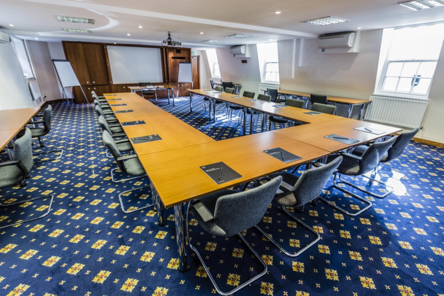 8298e3ec-a96f-4cee-9ea5-d925d27dc93e_shaftesbury-u-shape5