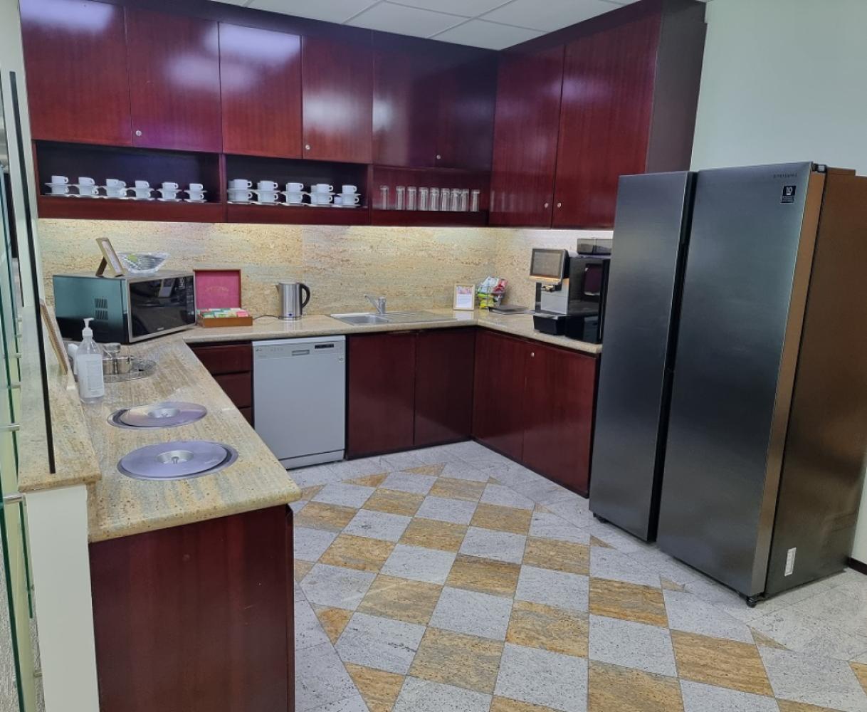 6f12d355-346a-4024-b60e-d4afd3e38dbd_l22kitchen