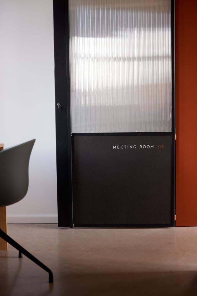 28678b7d-dff0-45d2-990a-a4039ae1bc7c_collarfactory-interior-smallmeetingroomdoor2