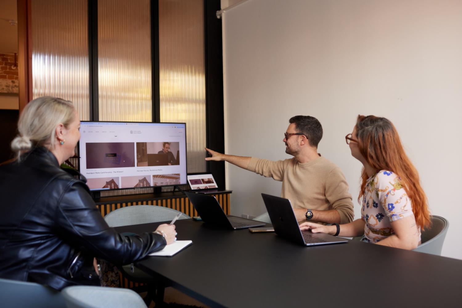 a752672a-8aa8-479e-8a0e-bedd715a7ced_collarfactory-interior-smallmeetingroom-people