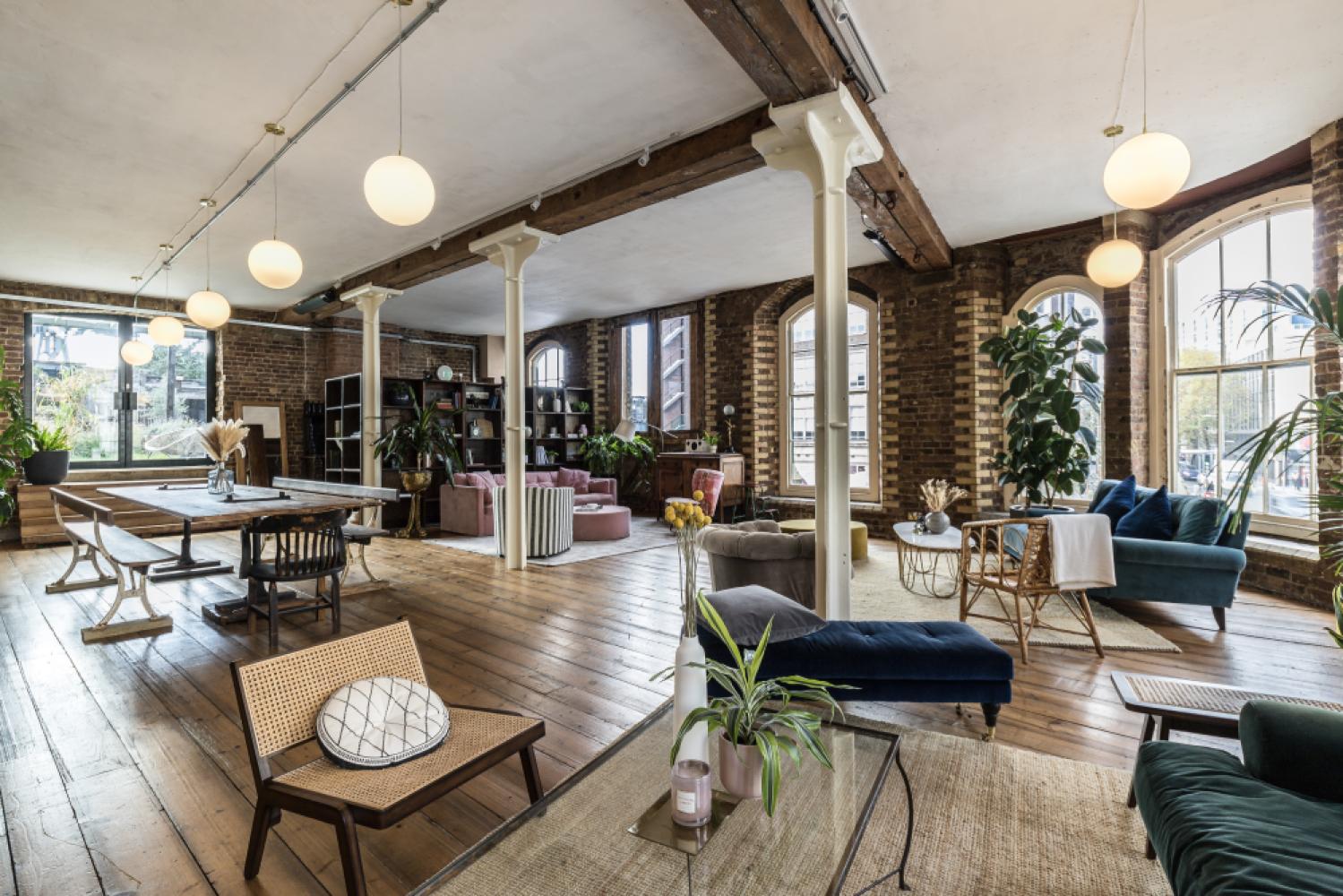 7db7595a-df11-400f-af38-e4be539aae79_menierloungepic003