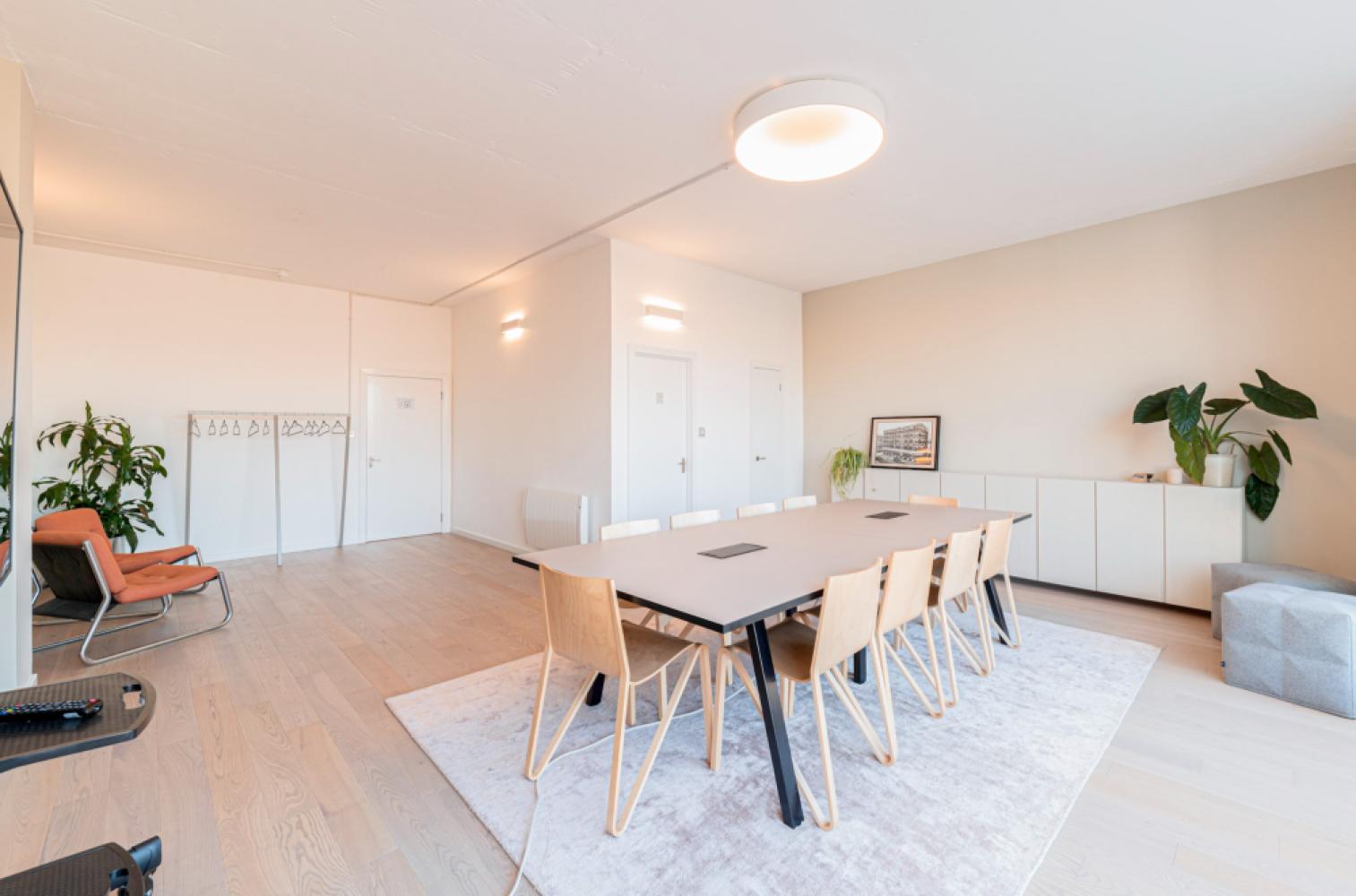 c6aefea2-4a87-4a68-93d7-a9564cf2b952_meniermeetingroom003