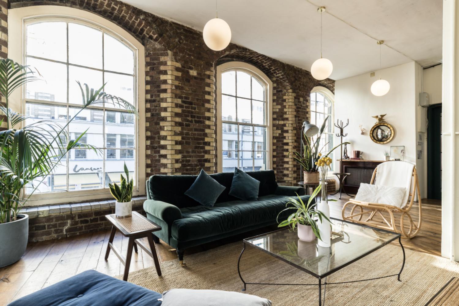 1f291088-e5e9-4250-b327-e72dba45a5af_menierloungepic007