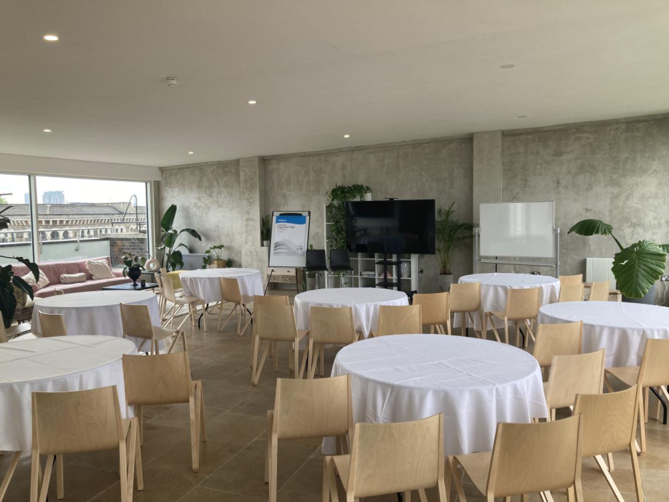 886c032c-f332-48f6-9e8e-041d115f9094_phcabaretwest001