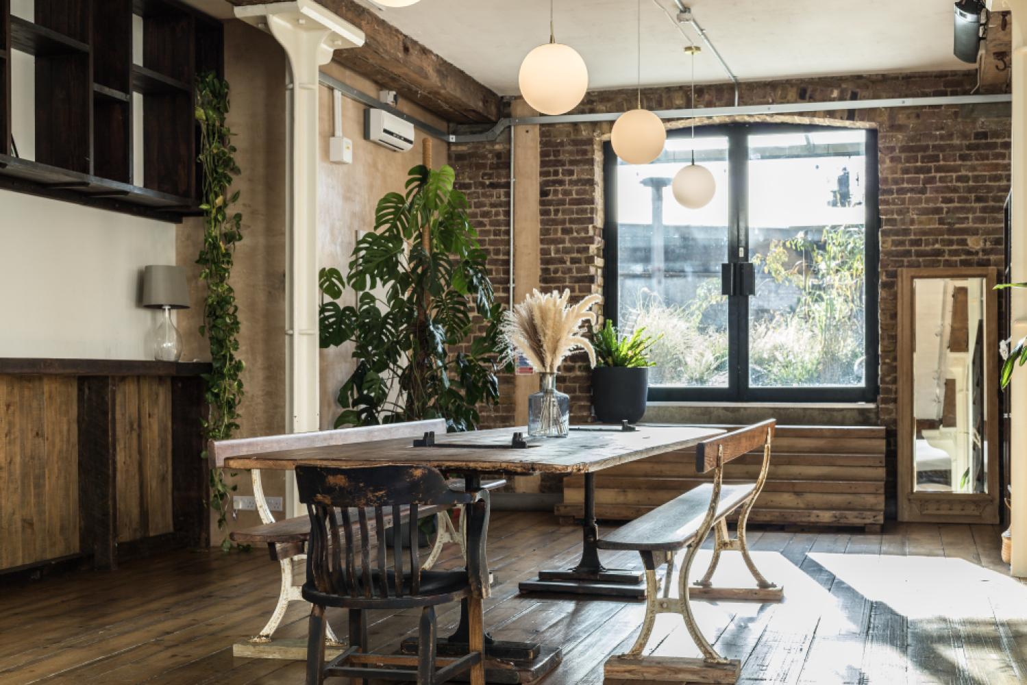 03defc05-5359-4b42-b080-73e072fdb7a9_menierloungepic010