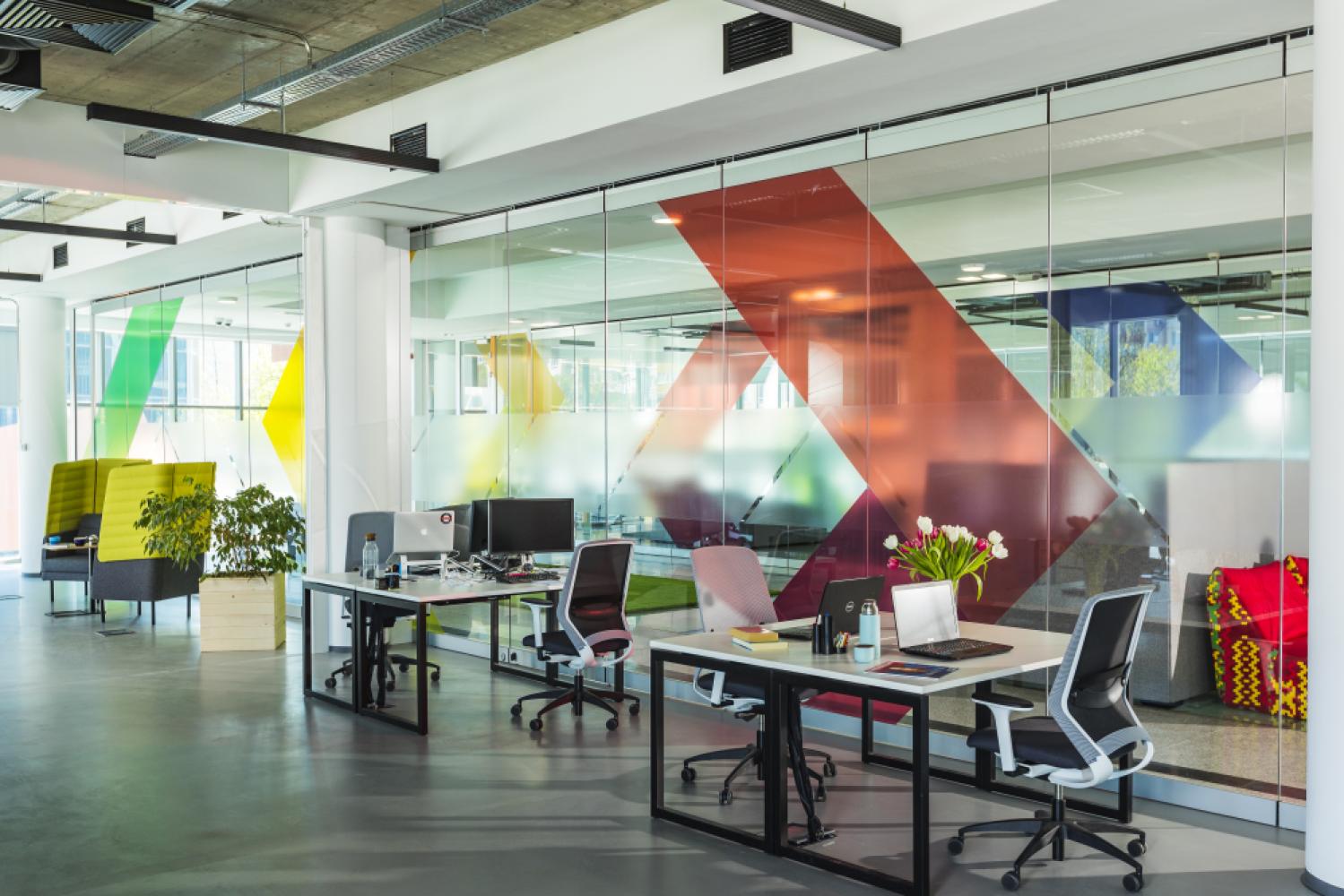 69f0a5ff-39a3-48e4-ac09-6f9f74510777_office-5