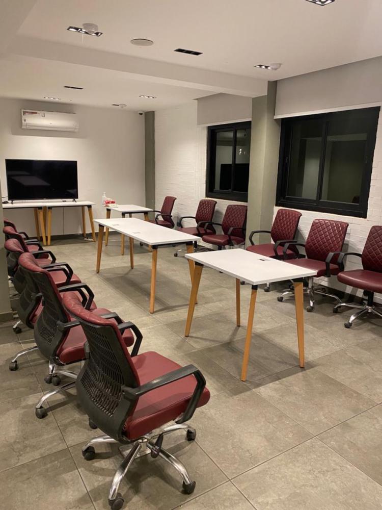 bc83e50f-aec9-4266-b685-d42fcd4b104a_trainingroom1