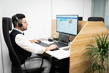Hot Desk-2