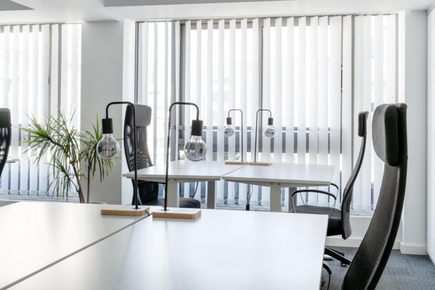 26d8562f-ace4-4ba1-8fa7-a2e9dfb9eabb_officecloseup