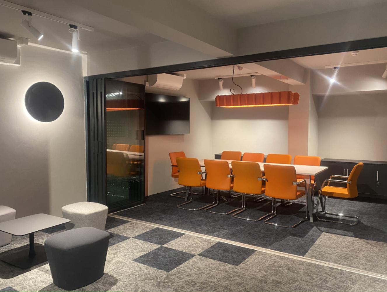 9fed1d5f-79dd-41a0-a72b-74cfb228a68d_events-meeting-space-4-min