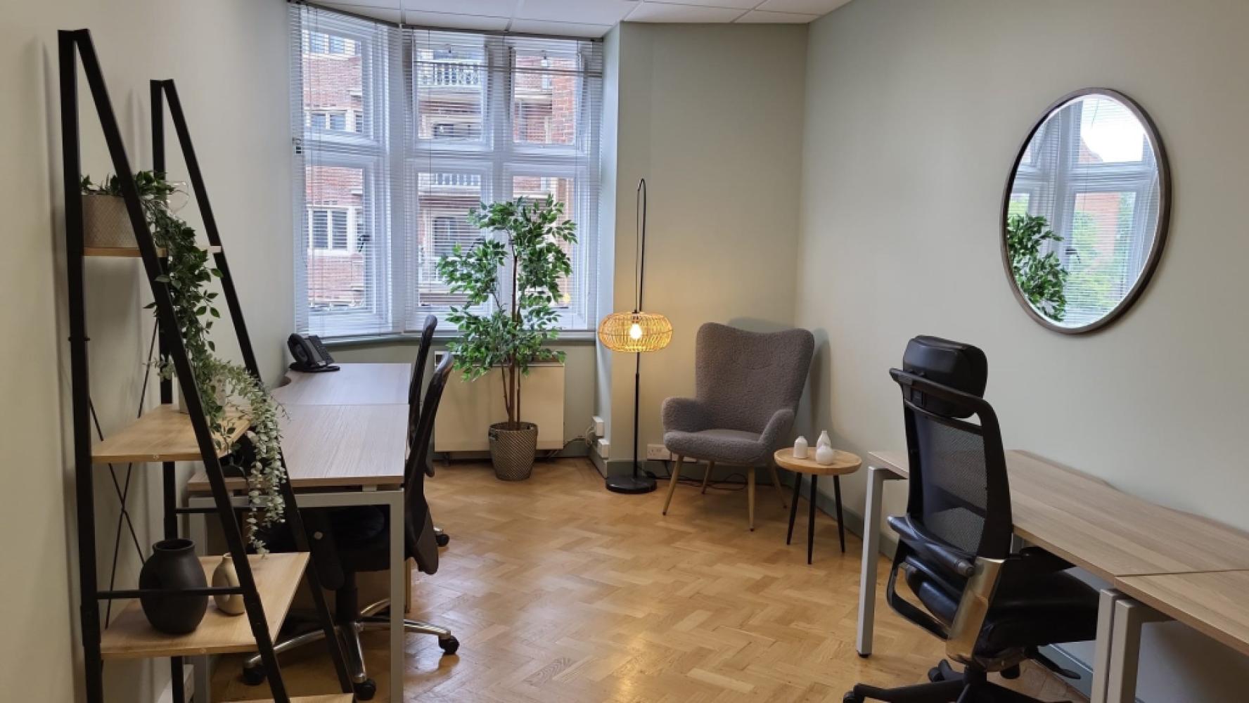 e18b3b1d-2dc7-4f56-af05-6bf14d5331a6_office4