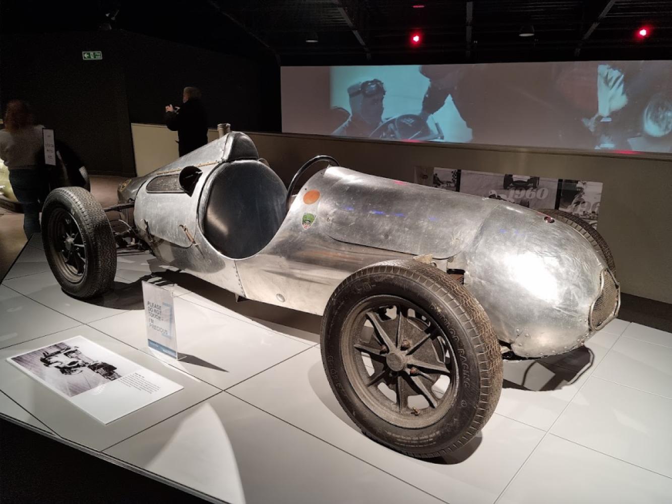 3b8fedf5-c812-4b8a-a5d5-53bb80438a45