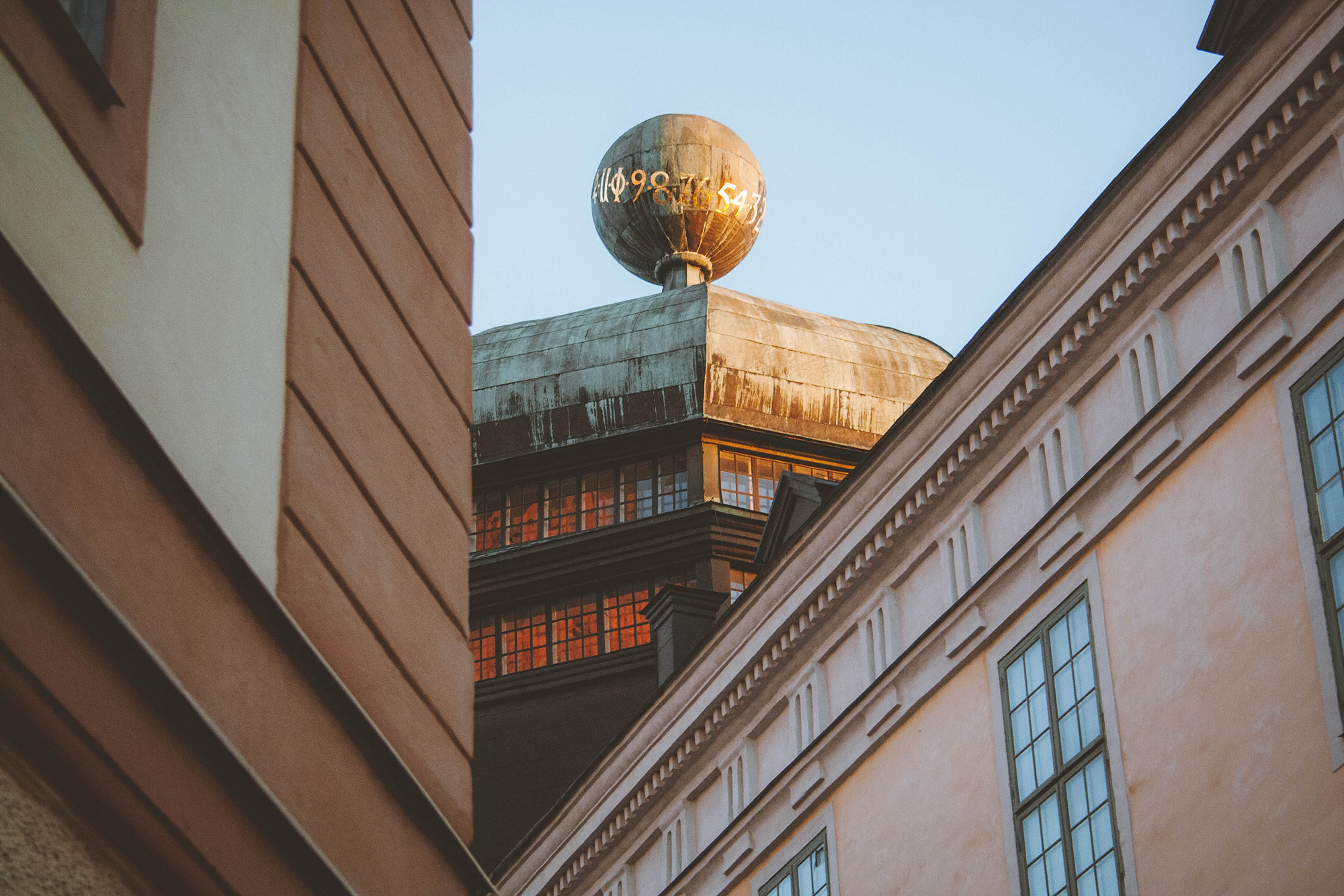 Bild på hustak och takknutar i Uppsala