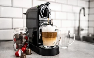 coffee-machine-with-capsules-creamy-cappuccino-tra...