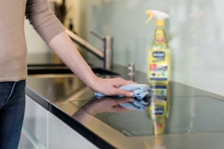 Table de cuisson avant et après le nettoyage  Table de cuisson avant et après le nettoyage