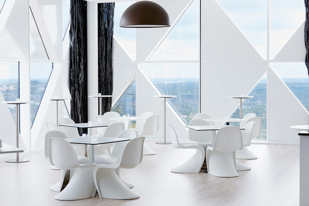 restaurangmiljö med utsikt i Victoria Tower