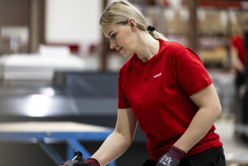Kvinna i produktion