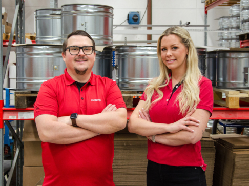 Fia och Christoffer, utesäljare på Hagab