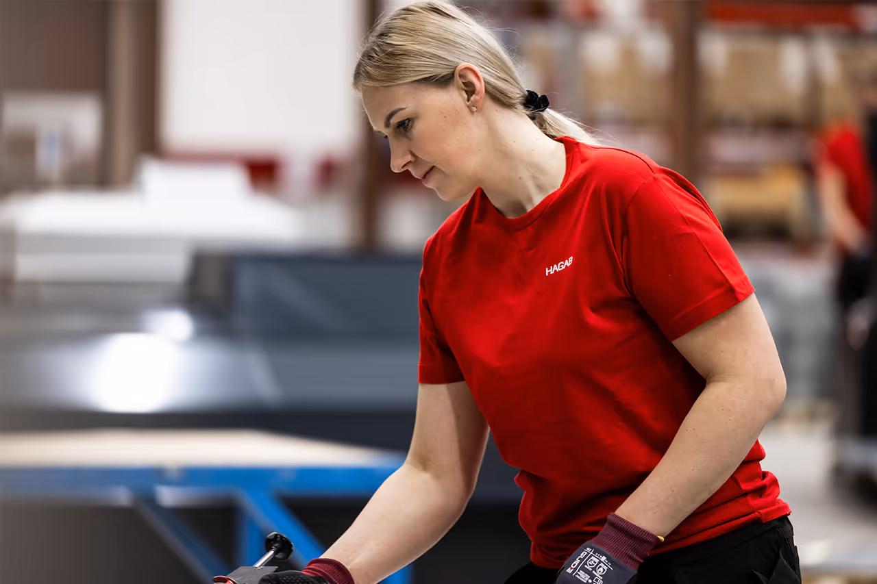 Kvinna i produktion